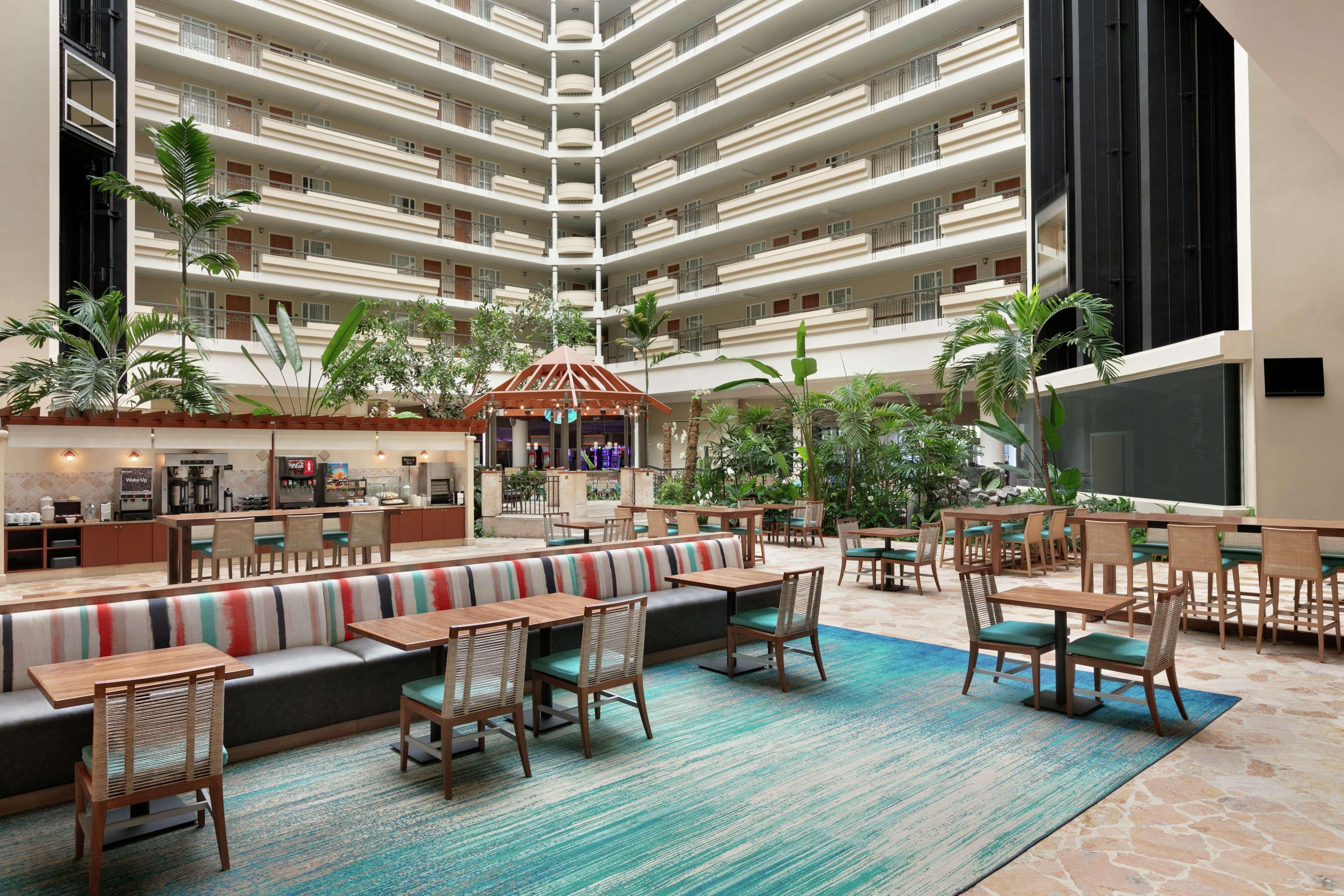 Embassy Suites By Hilton San Juan - Hotel & Casino Экстерьер фото