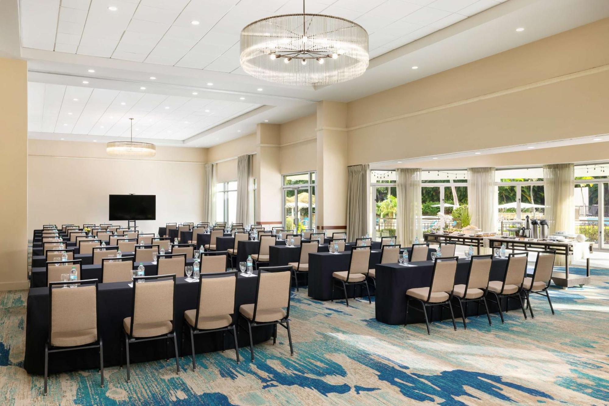 Embassy Suites By Hilton San Juan - Hotel & Casino Экстерьер фото