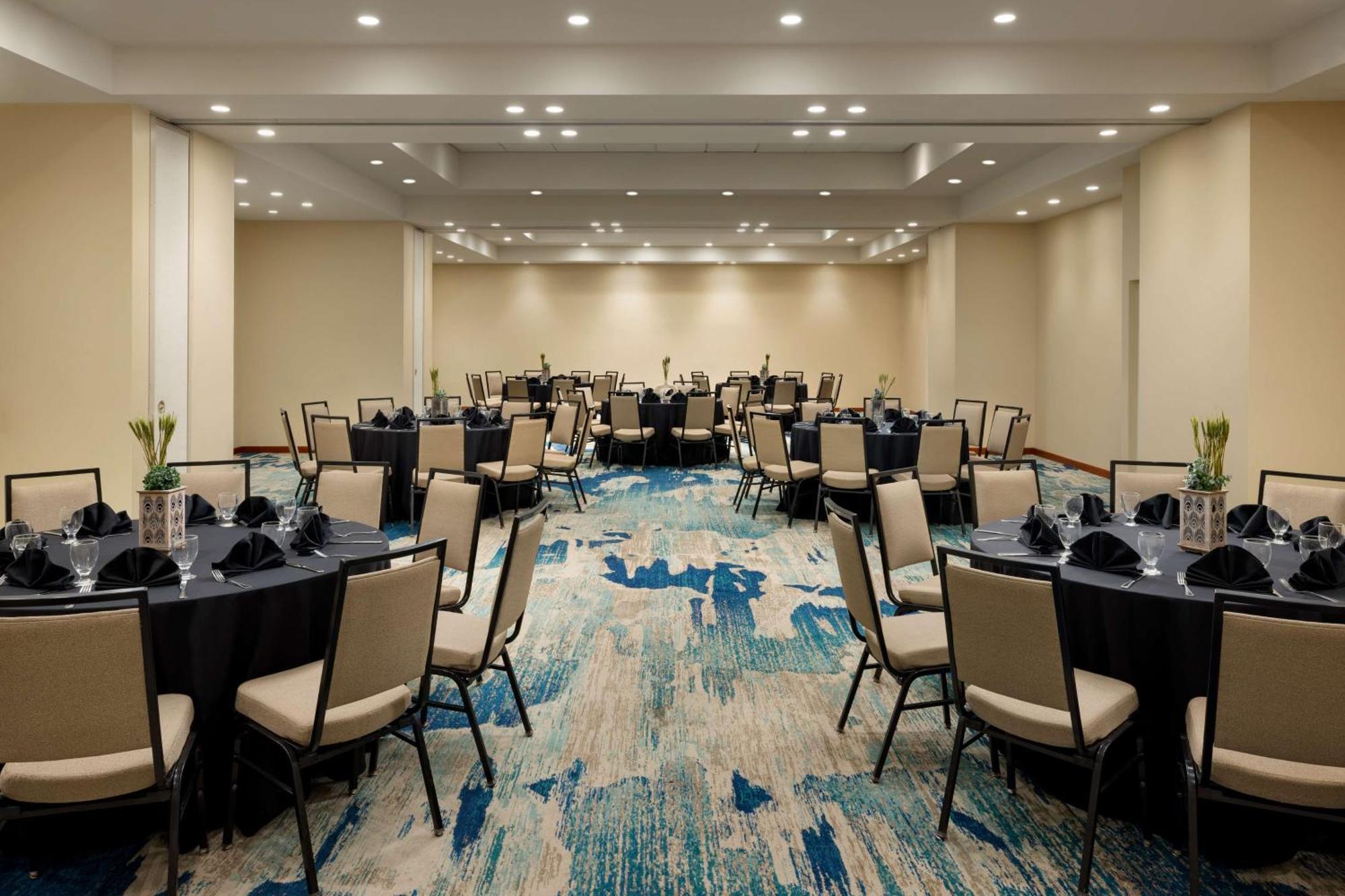 Embassy Suites By Hilton San Juan - Hotel & Casino Экстерьер фото